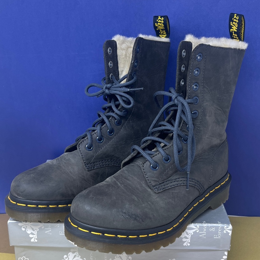 Dr. Martens Air Wair Bouncing Soles Shearling lined Moto Boot Doc Martens Size 6